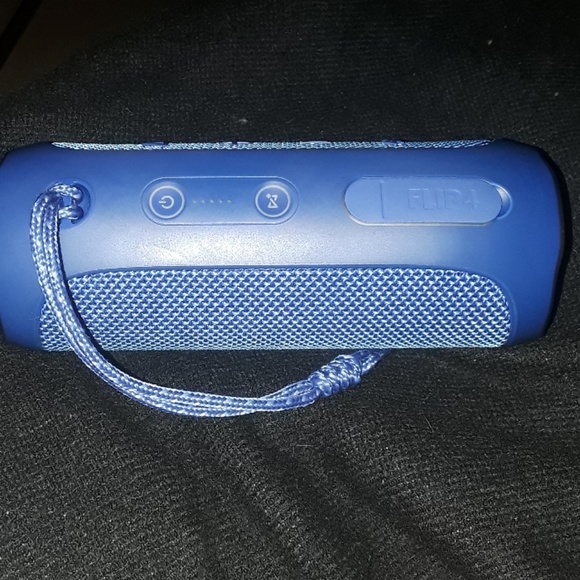 A jbl flip 4 speaker - Picture 3 of 8